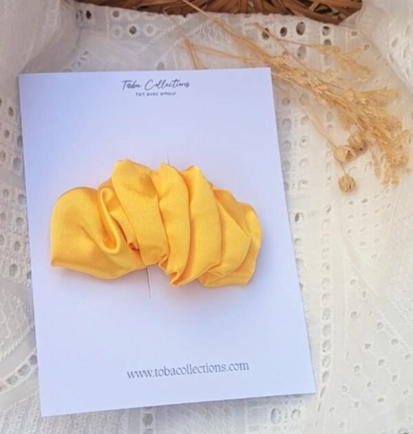 Screenshot clip en satin jaune